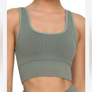 Good American Seamless Ribbed Padded Sports Bra